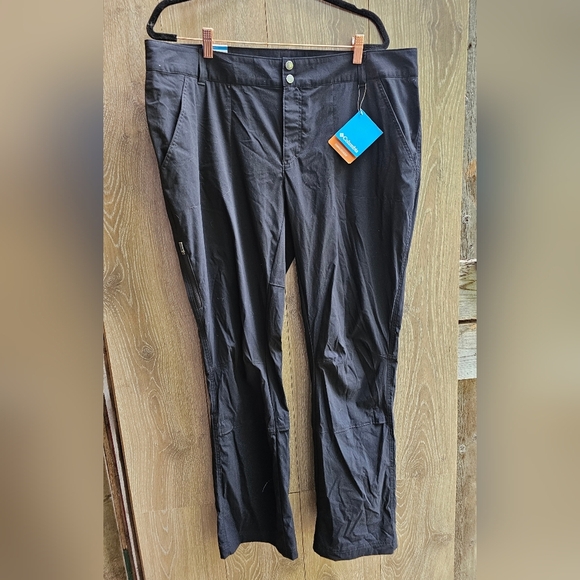 Columbia NWT Woman's Black Straight Leg Active Fit Pants Splash Outdoors Pant - Picture 1 of 4